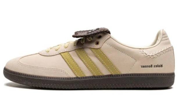 גלו את השילוב המושלם בין סגנון ונוחות עם אדידס נשים ואדידס סמבה